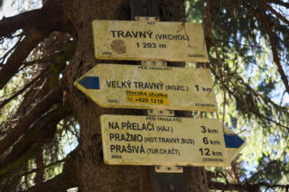 Rozcestník na Travném