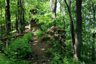 Pozůstatky obřanských hradeb