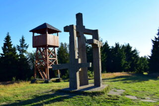 Rozhledna Stratenec a památník