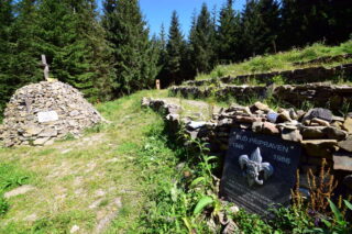 Ivančena, mohyla s pomníky