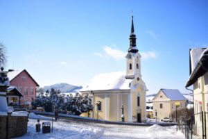 Kostel sv. Maxmiliána, Hukvaldy