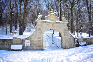 Brána do obory, Hukvaldy