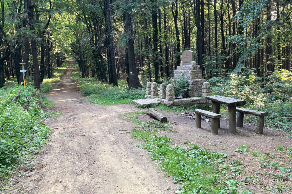 Dibrovův pomník, Bílé Karpaty