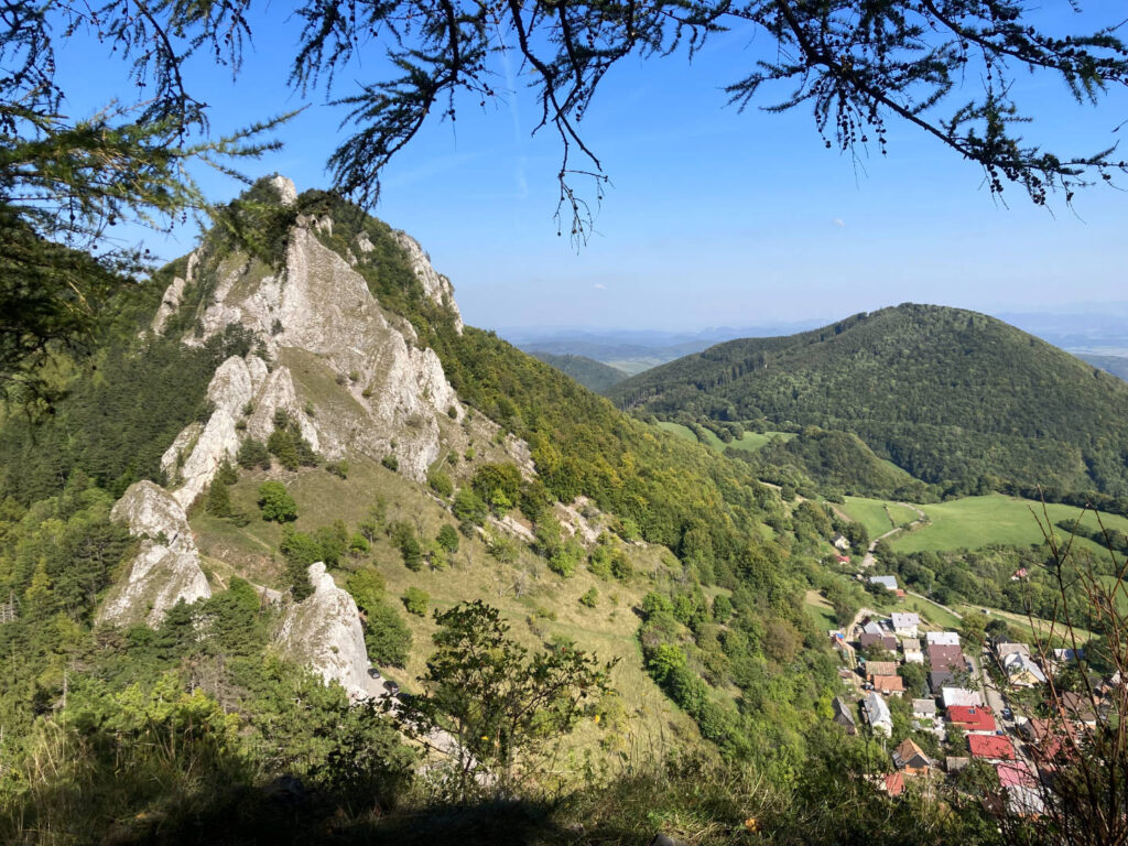 Vršatec-Javorník, Vršatské Bradlá