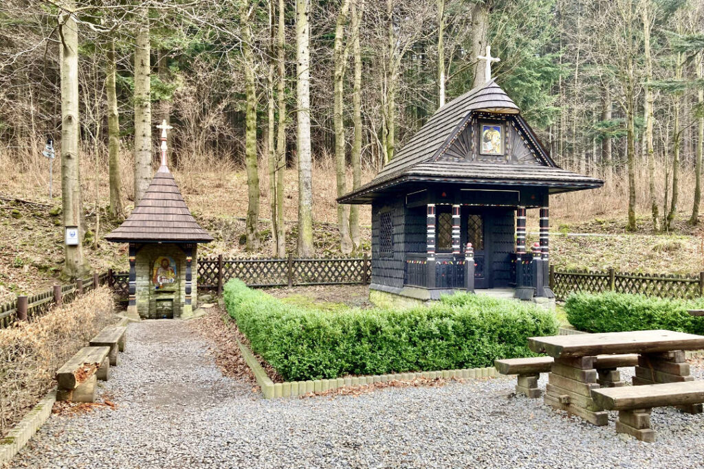 Kaple sv. Cyrila a Metoděje, Horní Čeladná, a studánka