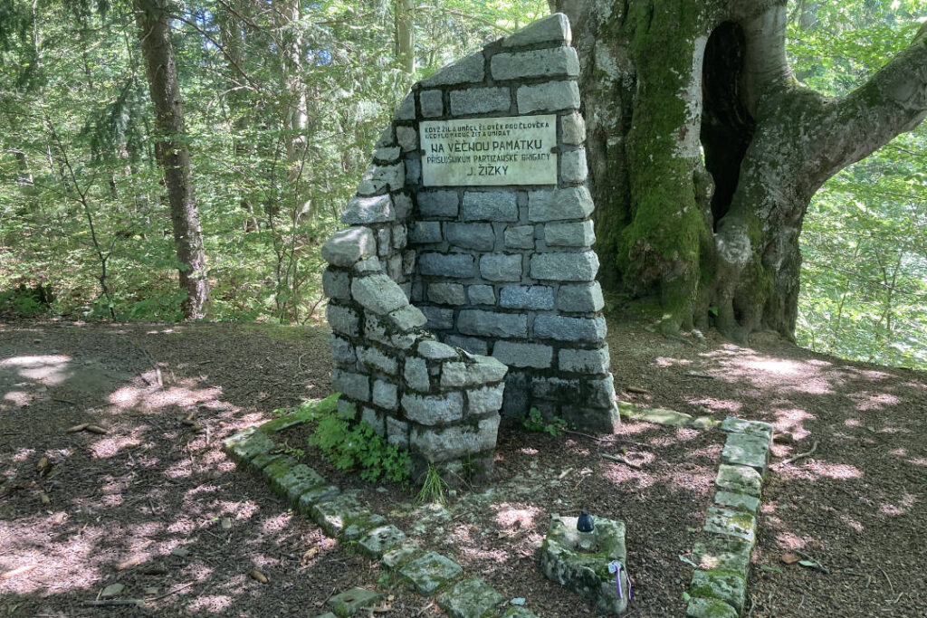 Martiňák, partyzánský památník, Beskydy