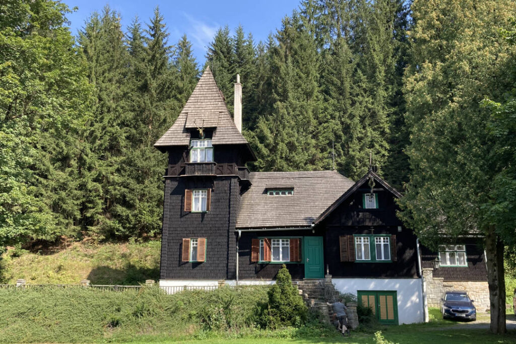 Lovecký zámeček, Bílá