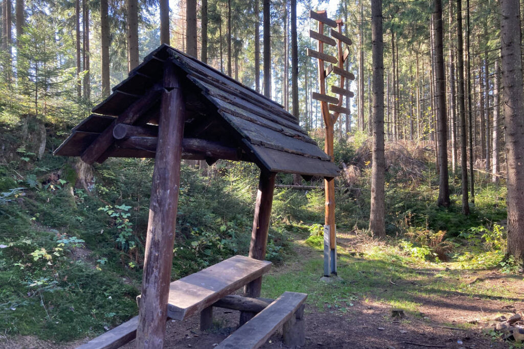 Bukovec - nejvýchodnější bod ČR, posezení, rozcestník