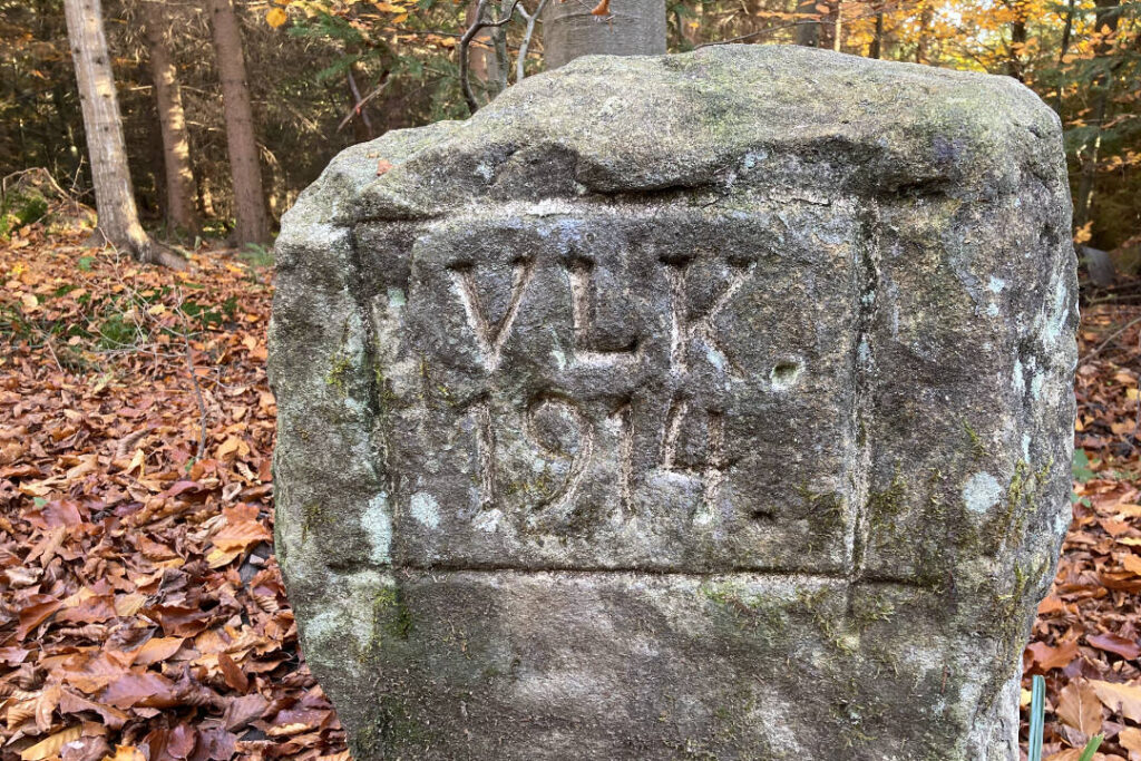 Pomník posledního vlka v Beskydech, Bukovec, Hrčava, památník