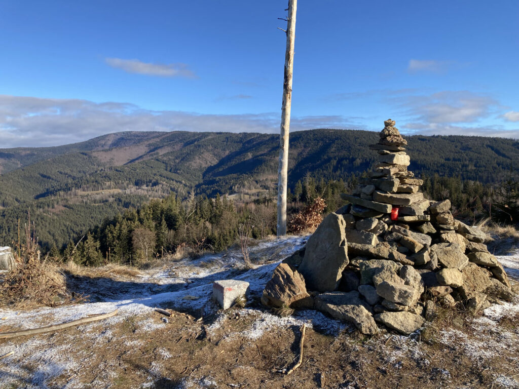 Červenec, mohyla, výhled na Čertův Mlýn, Beskydy